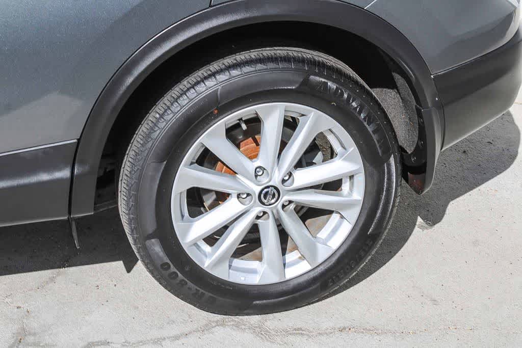 Thumbnail: 2018 Nissan Rogue Sport - 6