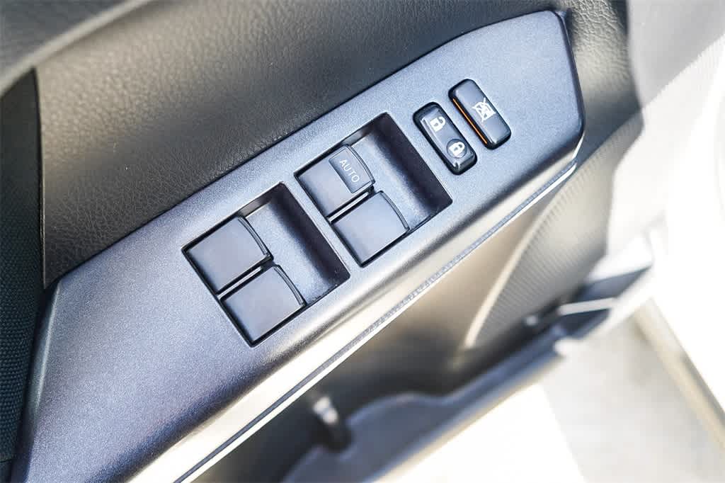 Thumbnail: 2018 Toyota RAV4 - 22