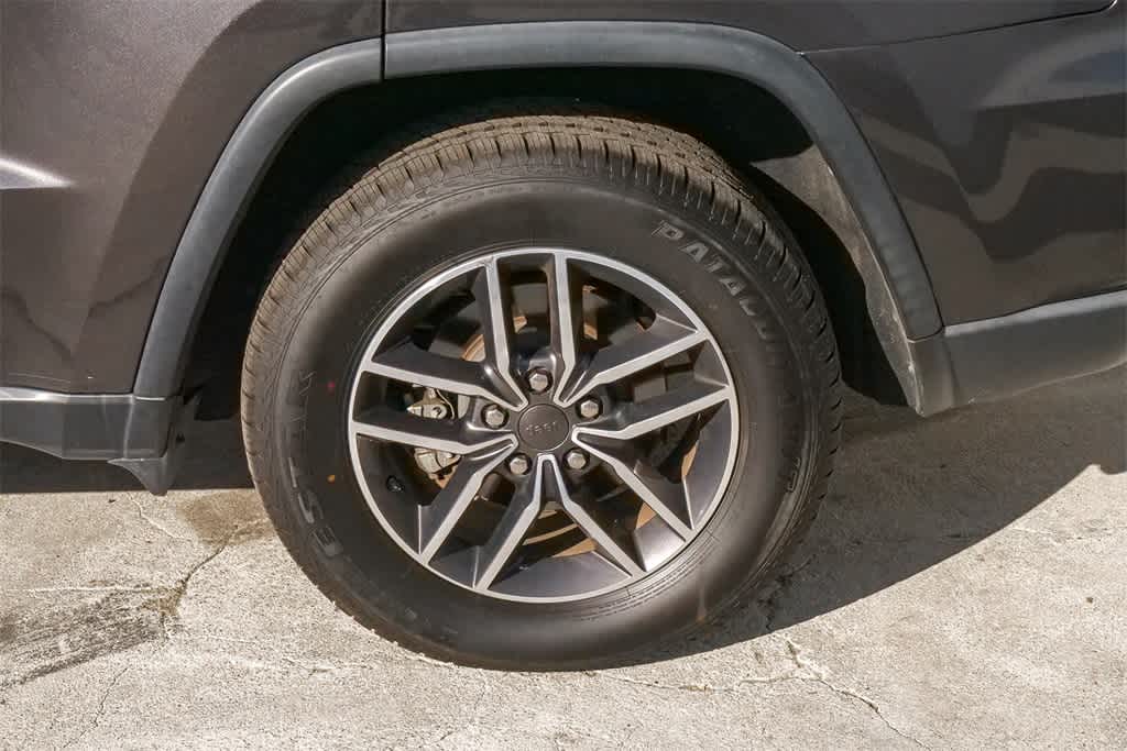 Thumbnail: 2020 Jeep Grand Cherokee - 6