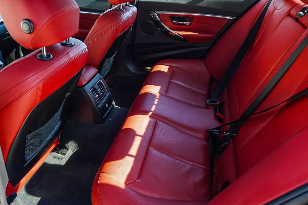 Thumbnail: 2018 BMW 3 Series - 21