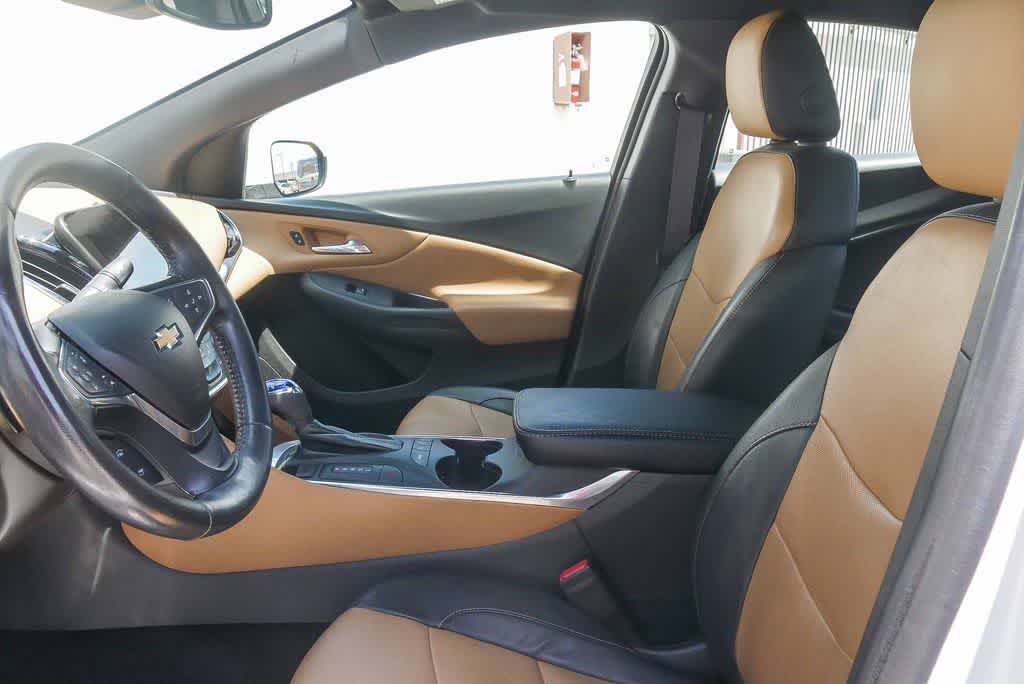 Thumbnail: 2016 Chevrolet Volt - 17