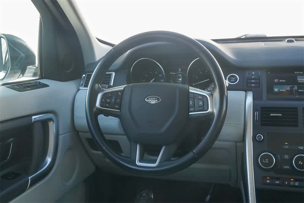 Thumbnail: 2017 Land Rover Discovery Sport - 14