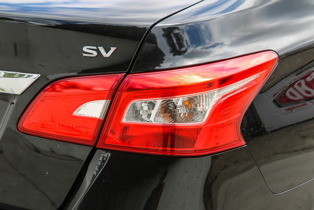 Thumbnail: 2016 Nissan Sentra - 10