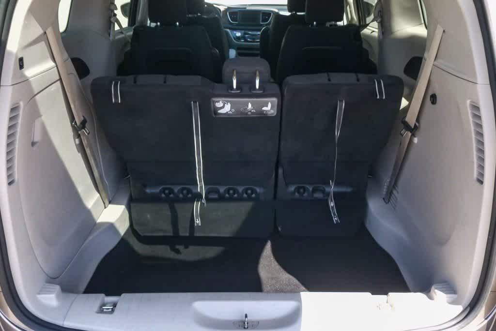 2018 Chrysler Pacifica Touring 26