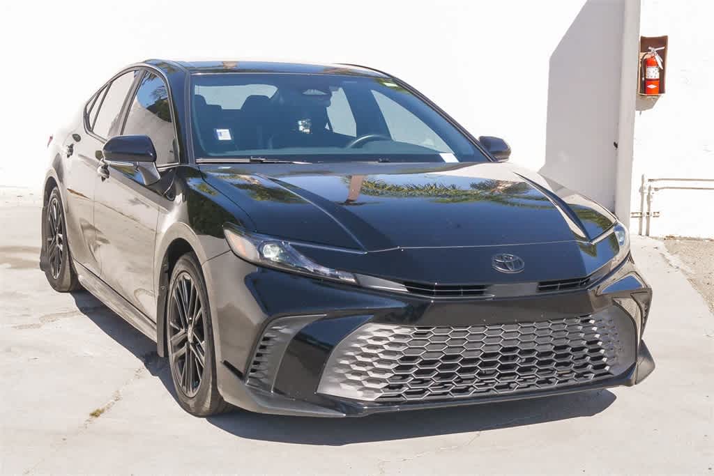 2025 Toyota Camry SE photo 2
