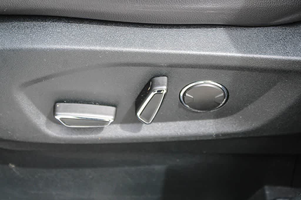 Thumbnail: 2019 Ford Edge - 20