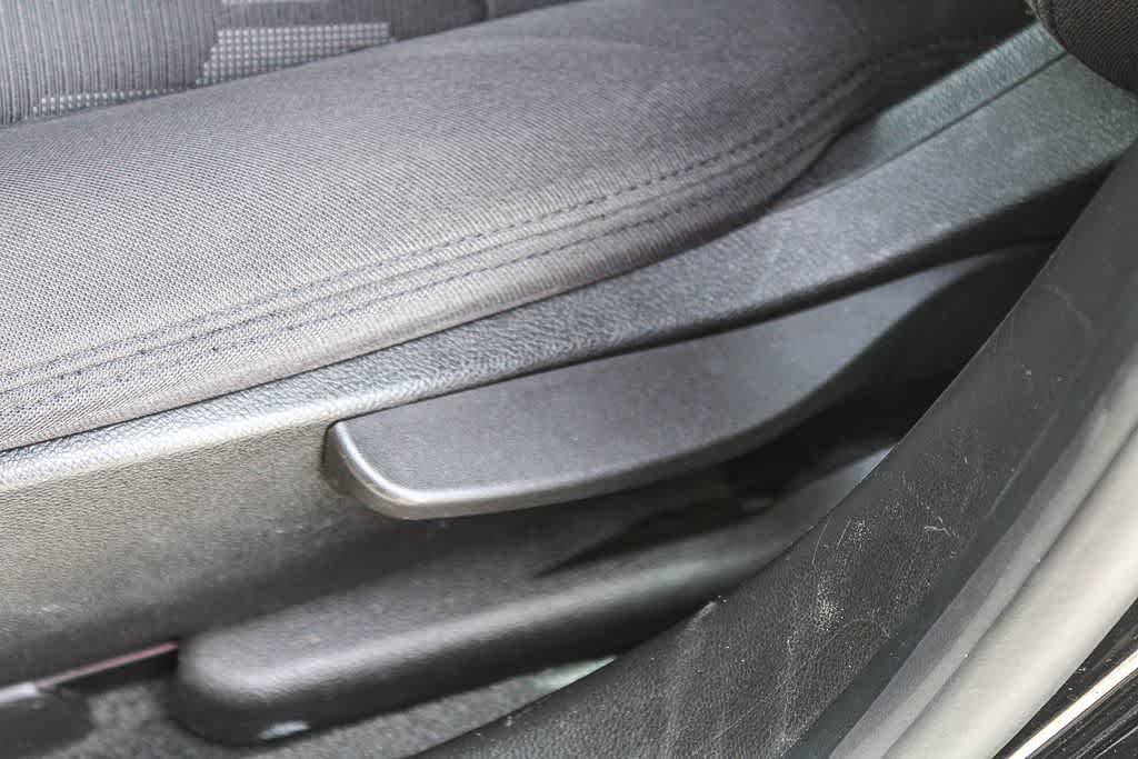 Thumbnail: 2015 Chevrolet Volt - 21