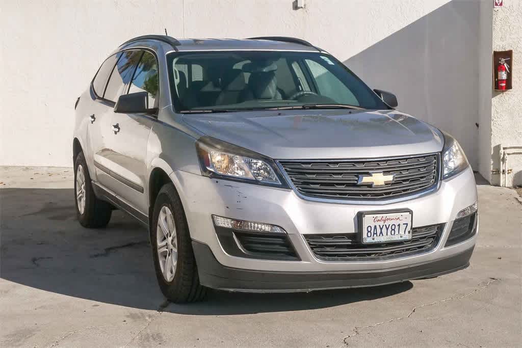 2017 Chevrolet Traverse LS photo 2