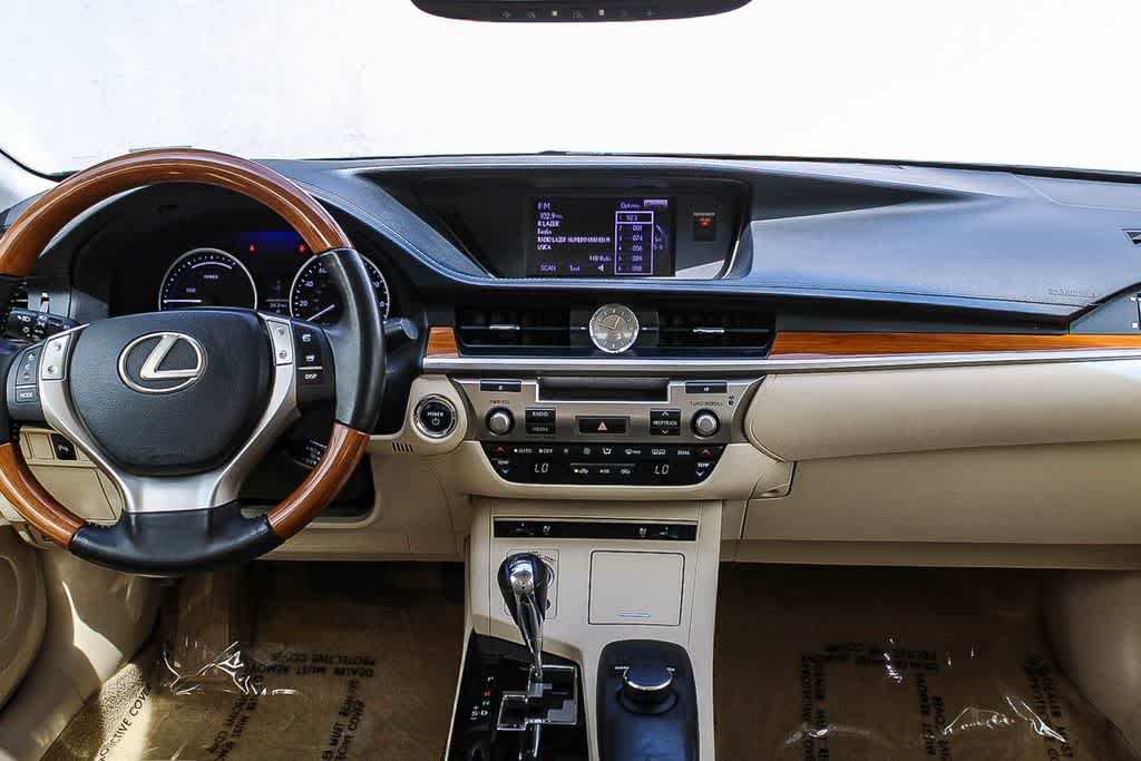 Thumbnail: 2014 Lexus ES - 11