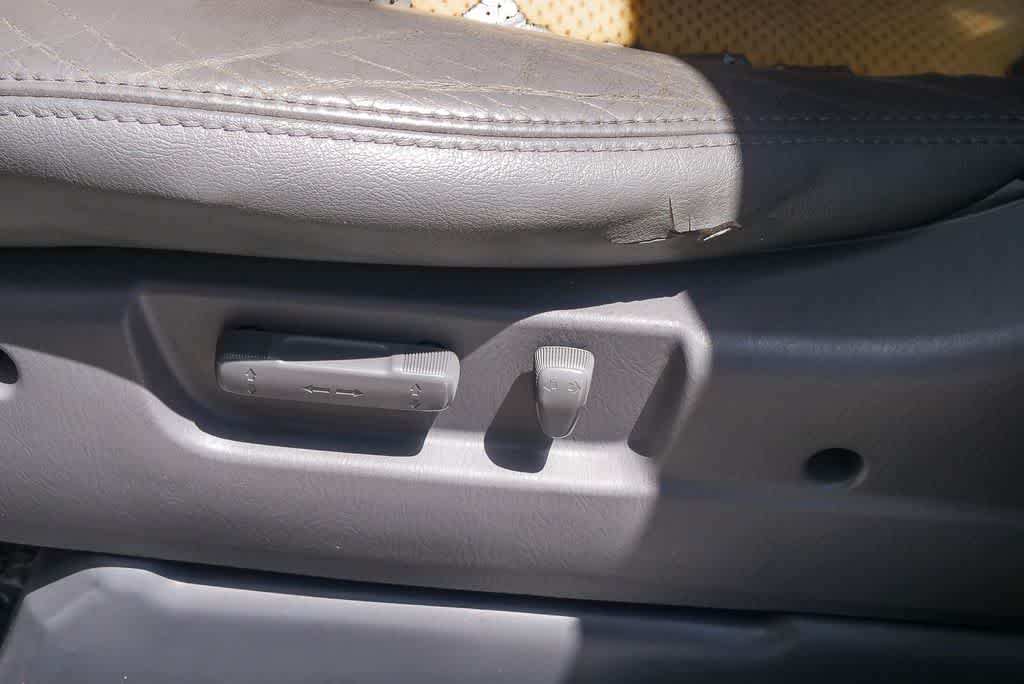 Thumbnail: 2005 Honda Pilot - 19