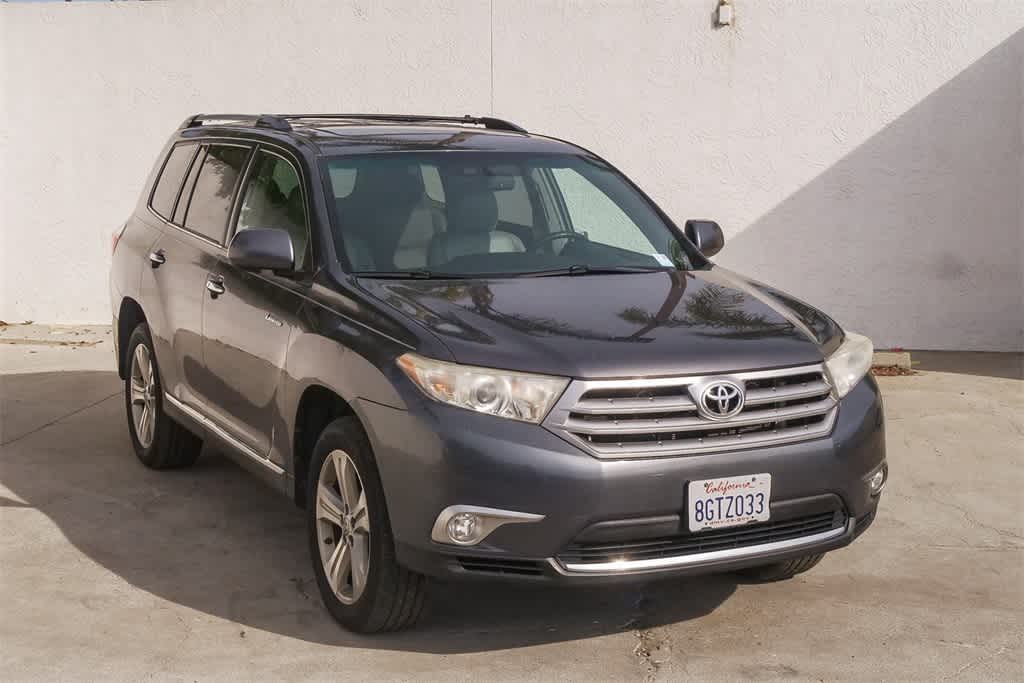 Thumbnail: 2013 Toyota Highlander - 3