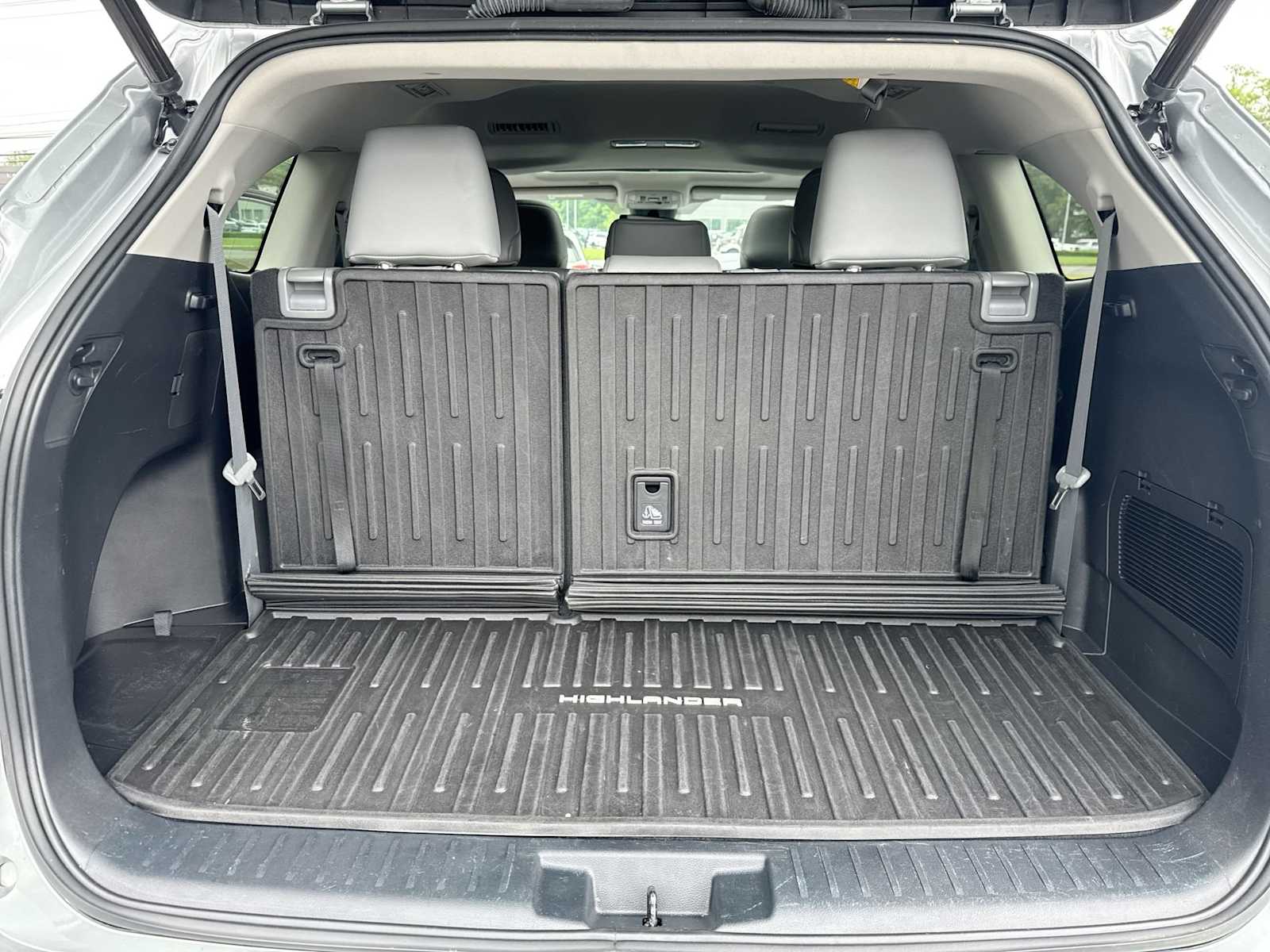 2022 Toyota Highlander XLE 33
