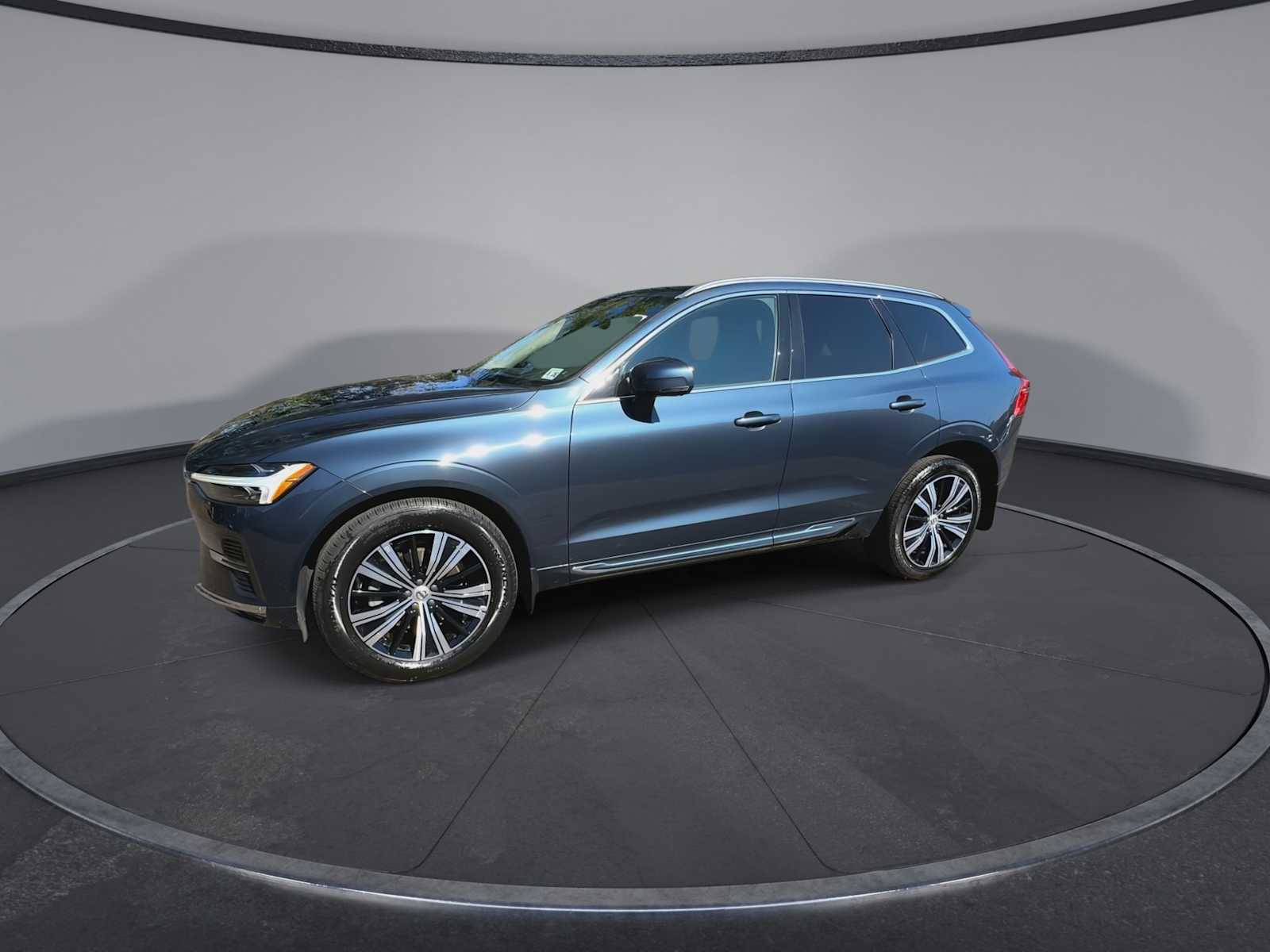 Thumbnail: 2022 Volvo XC60 - 4