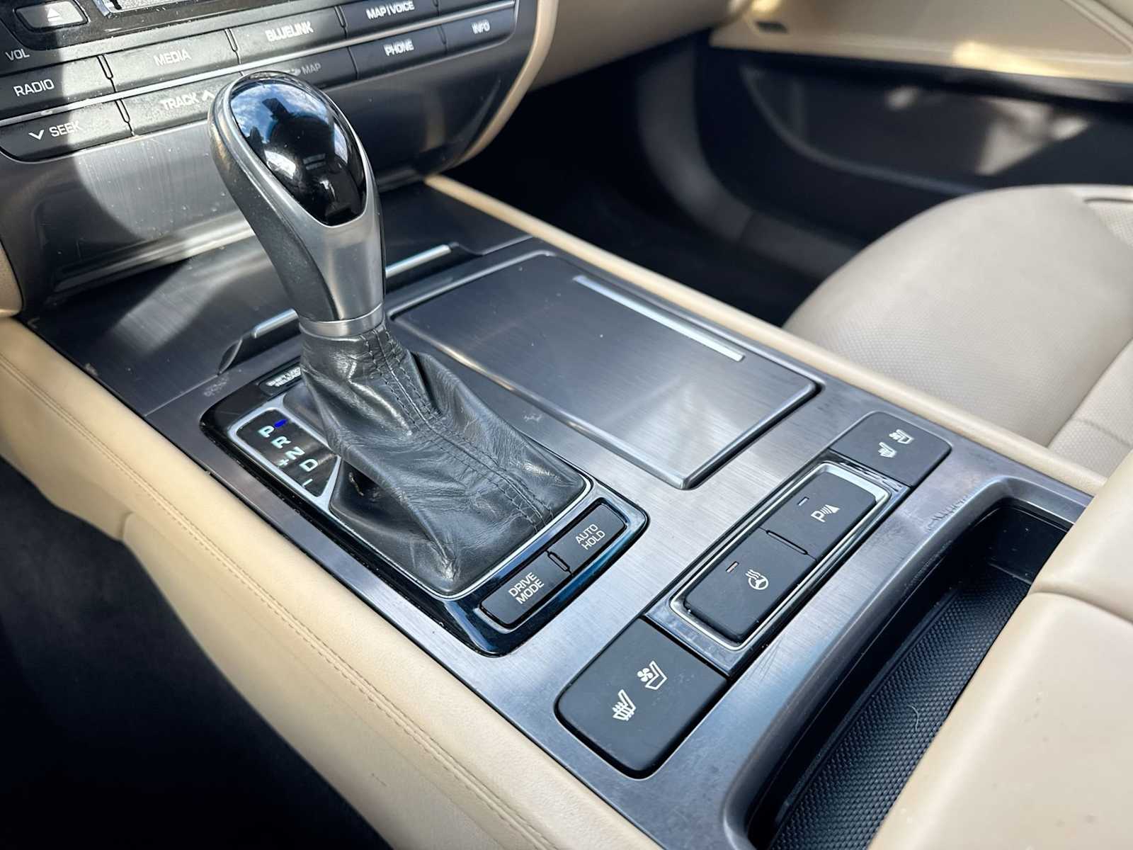 Thumbnail: 2015 Hyundai Genesis - 32