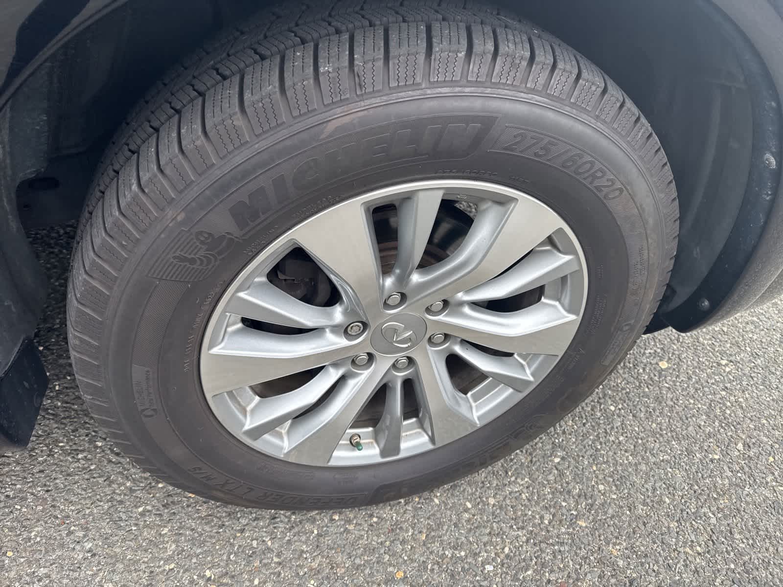 2016 INFINITI QX80  12