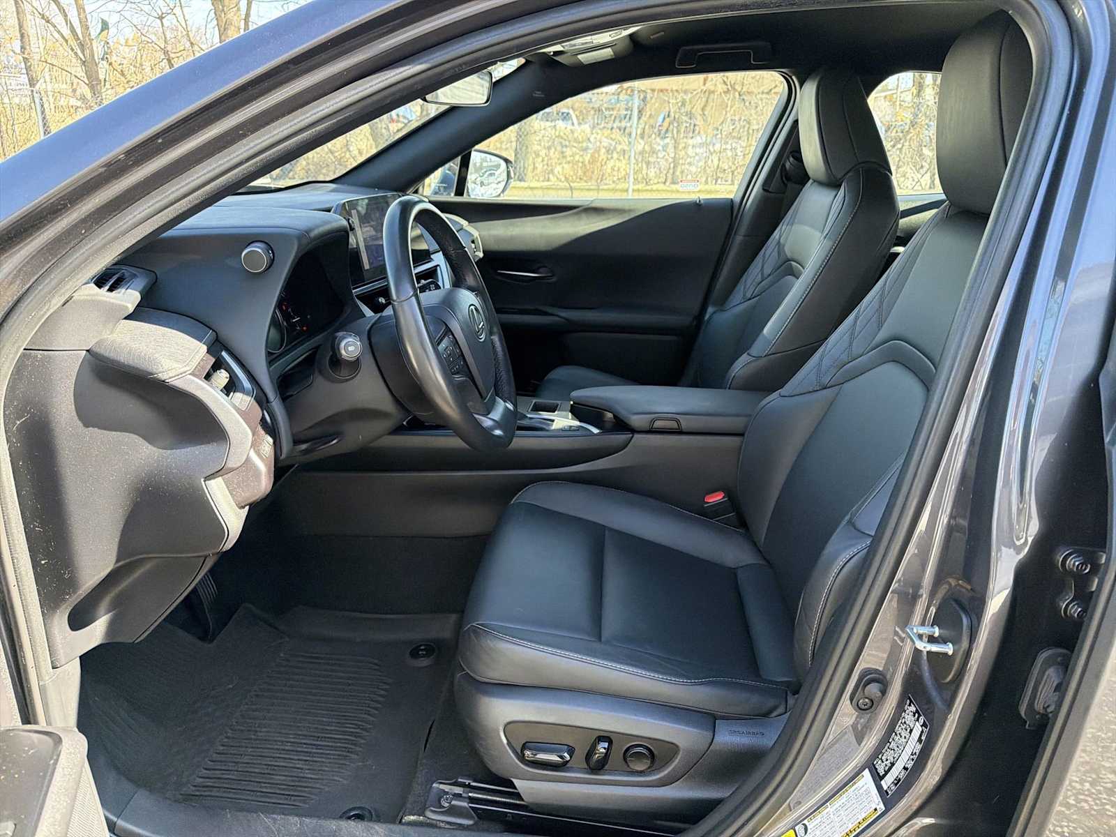 Thumbnail: 2023 Lexus UX - 11