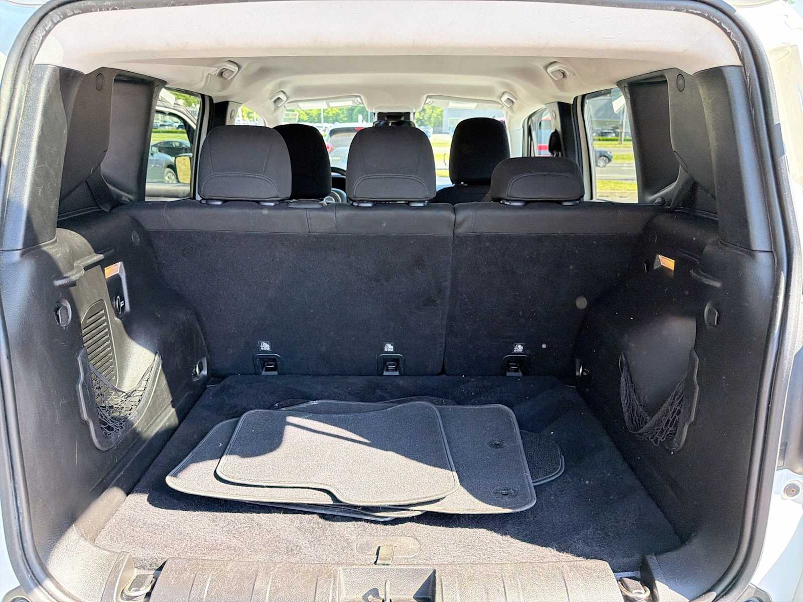Thumbnail: 2016 Jeep Renegade - 31