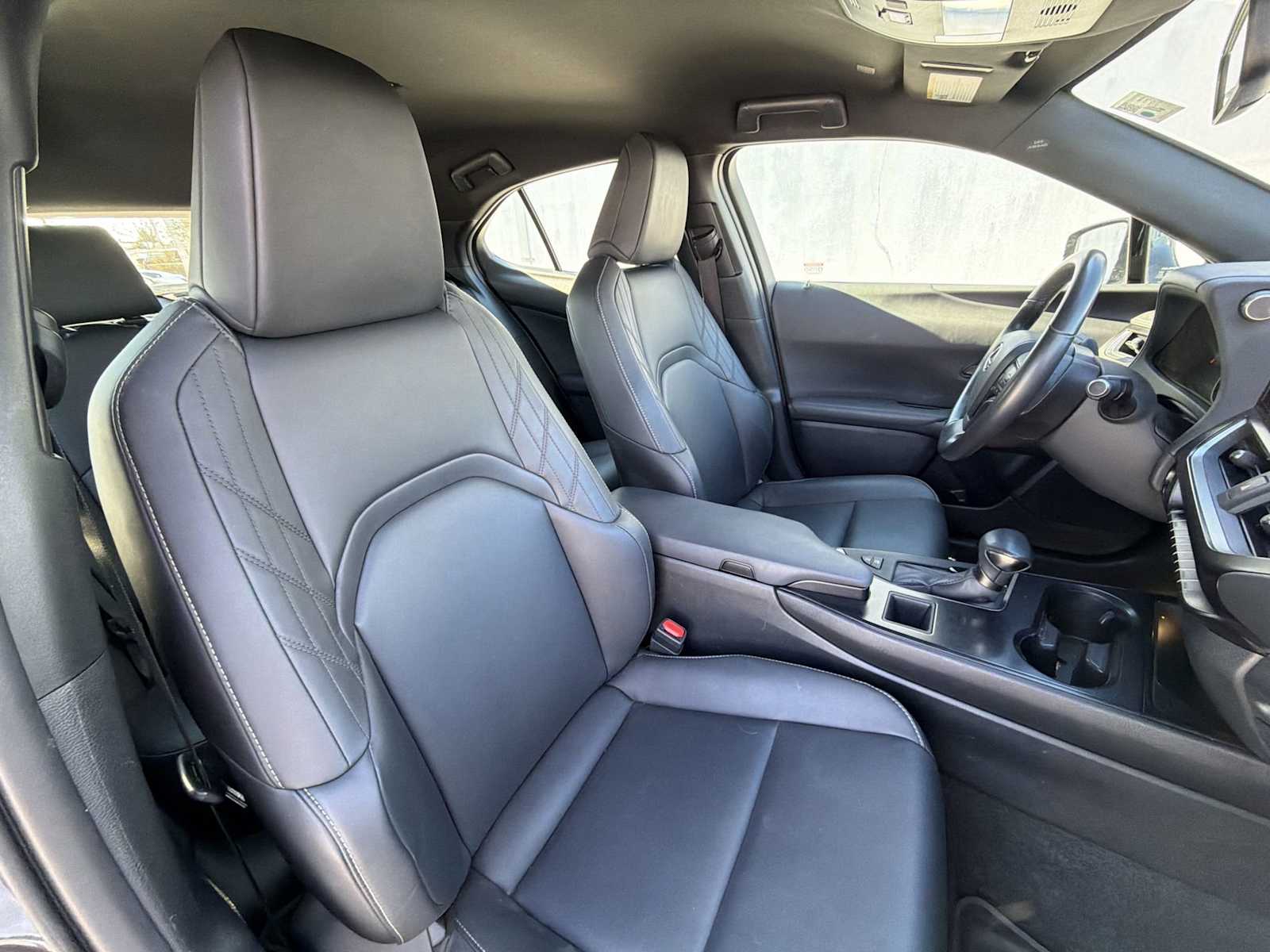 Thumbnail: 2023 Lexus UX - 17