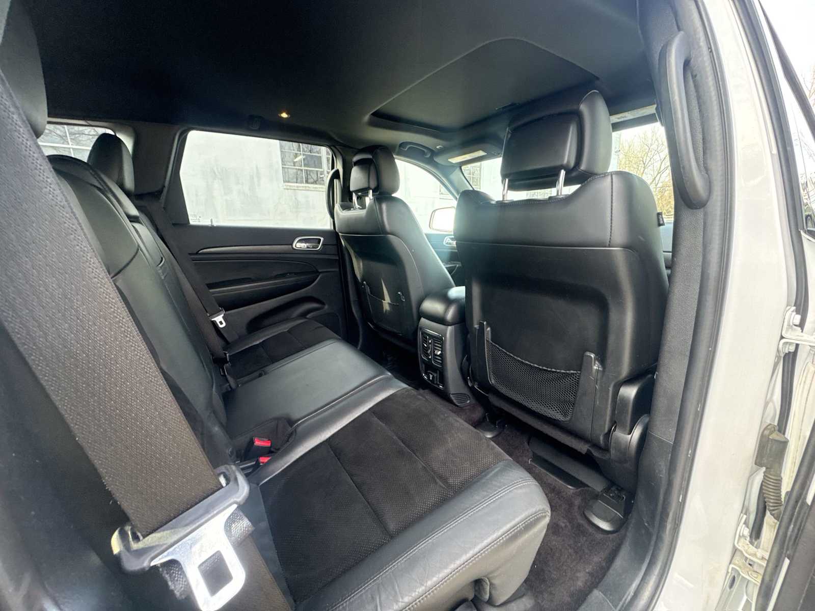 Thumbnail: 2017 Jeep Grand Cherokee - 14