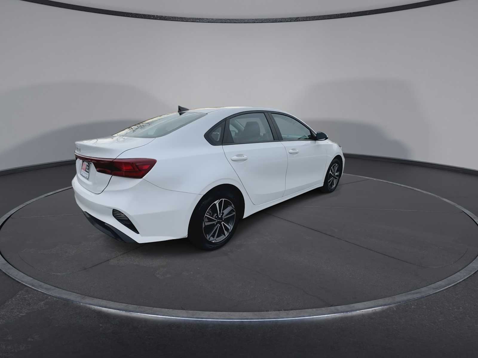 Thumbnail: 2022 Kia Forte - 8