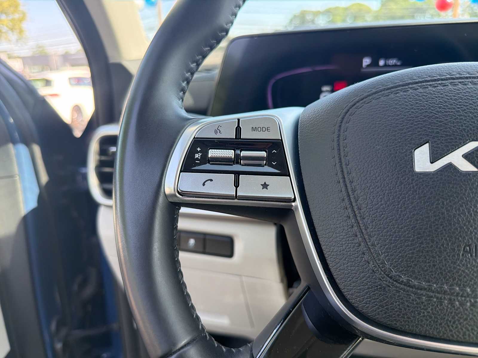 Thumbnail: 2023 Kia Telluride - 23