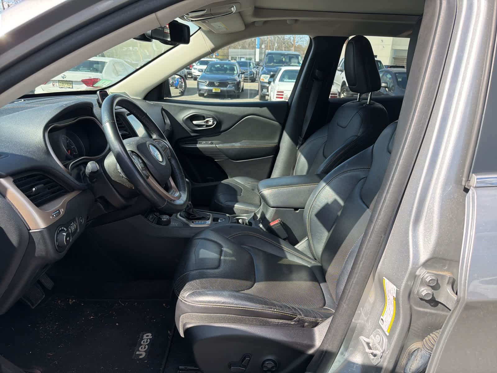 Thumbnail: 2015 Jeep Cherokee - 12