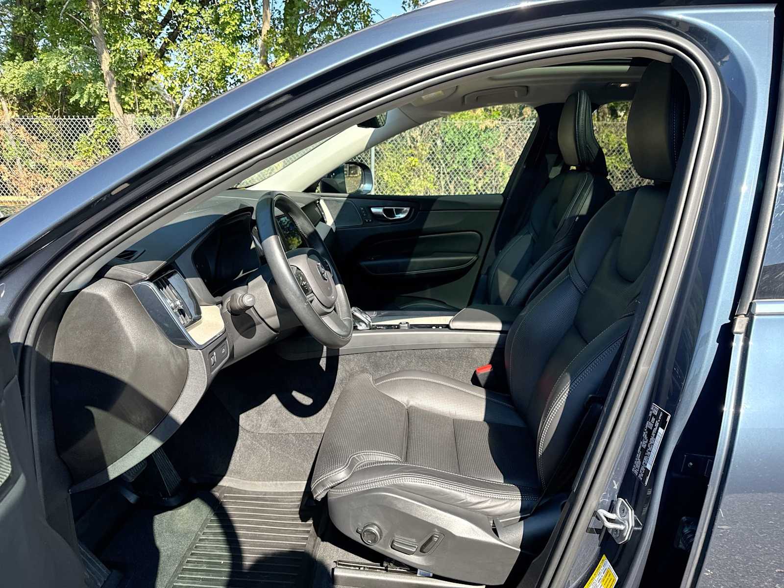 Thumbnail: 2022 Volvo XC60 - 11