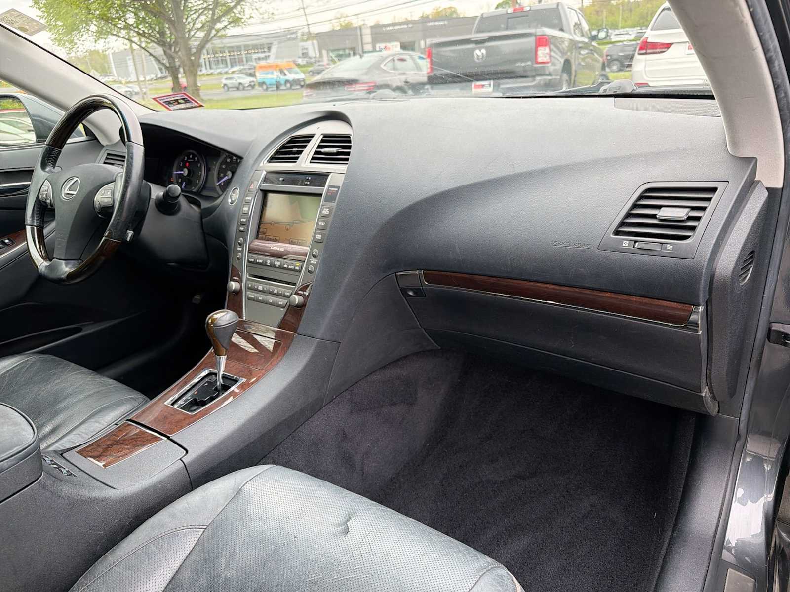 Thumbnail: 2011 Lexus ES - 16