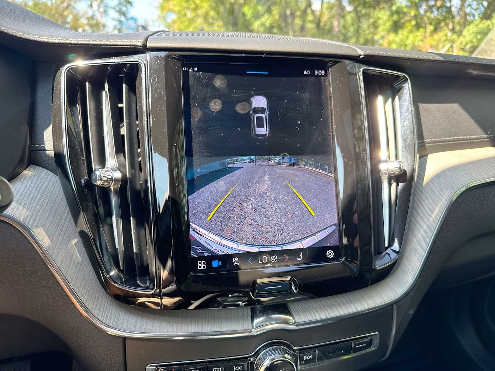 Thumbnail: 2022 Volvo XC60 - 28