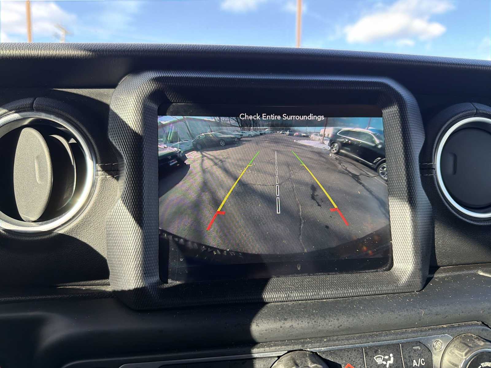 Thumbnail: 2019 Jeep Wrangler - 28