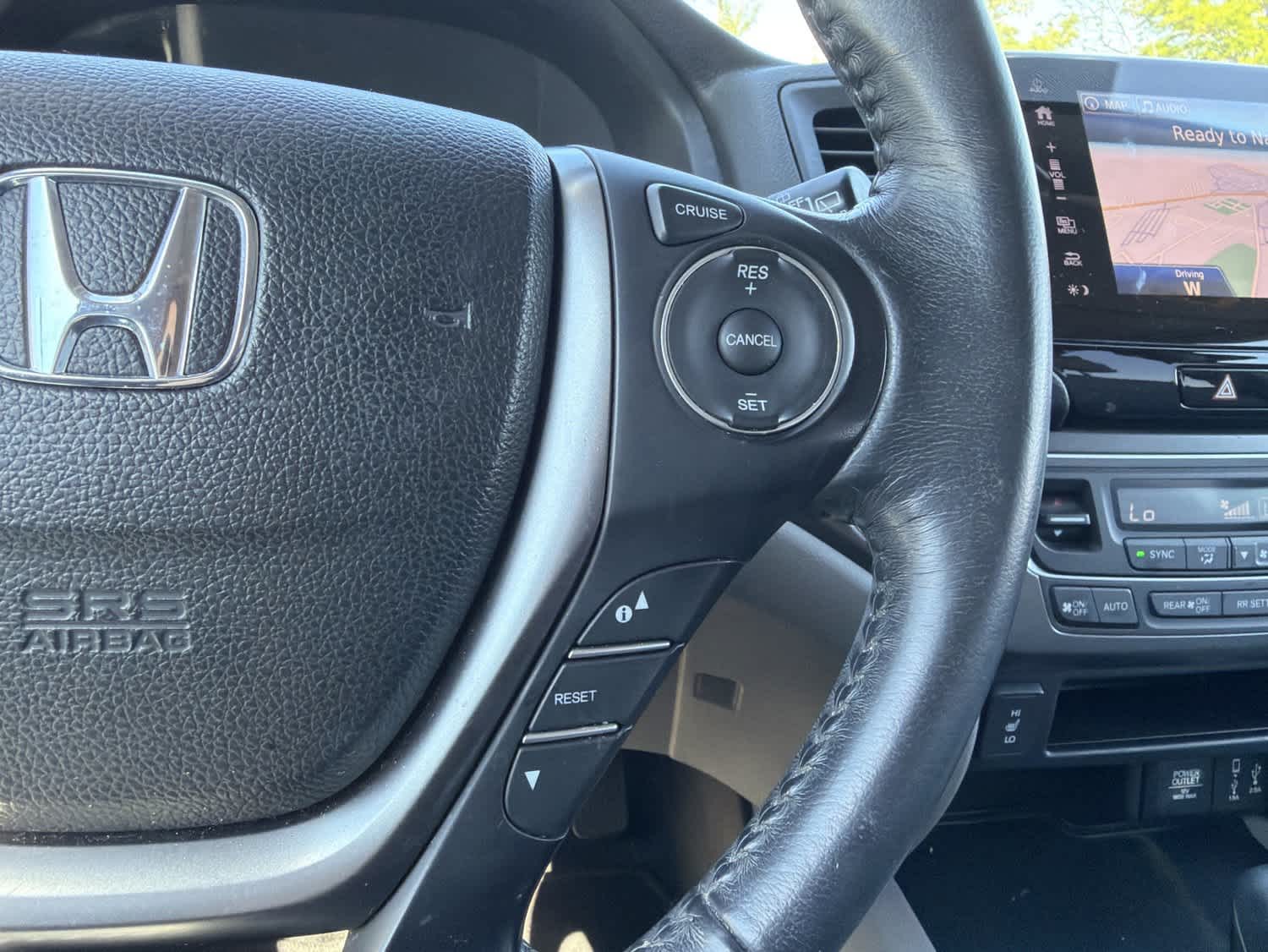 Thumbnail: 2017 Honda Pilot - 18