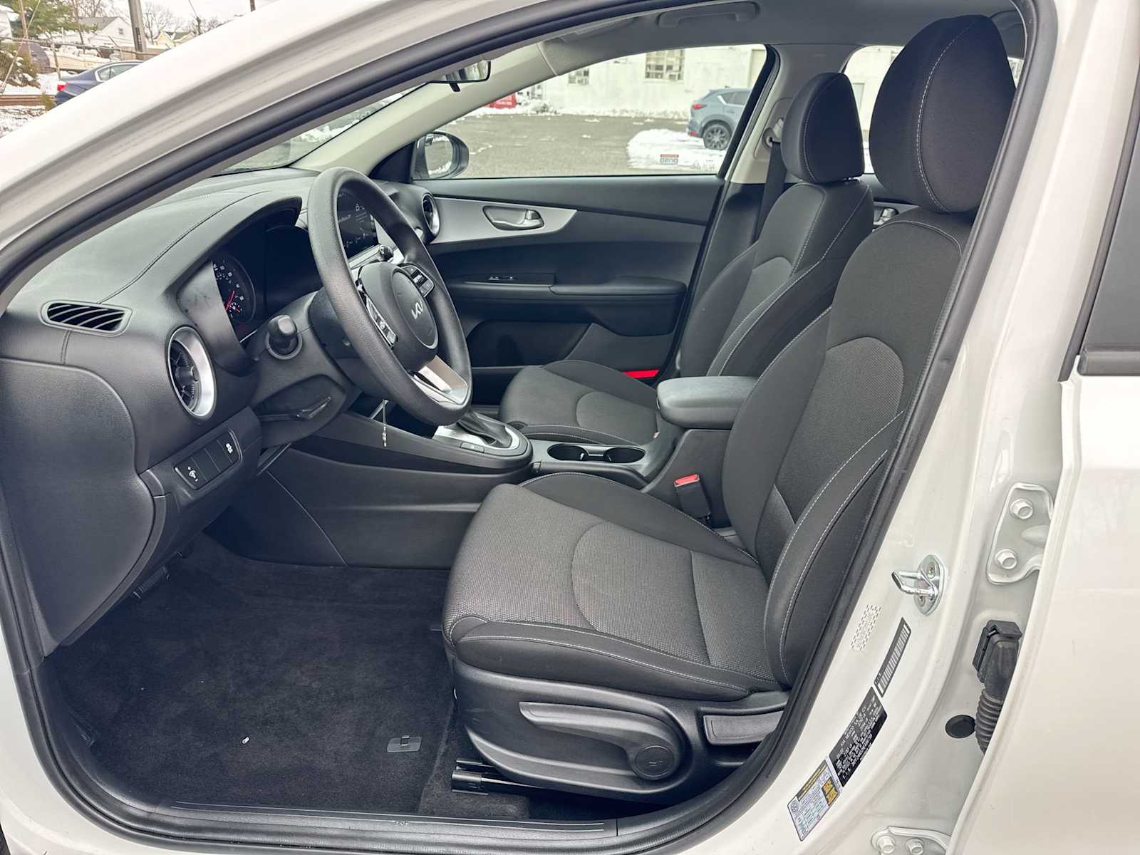 Thumbnail: 2022 Kia Forte - 11