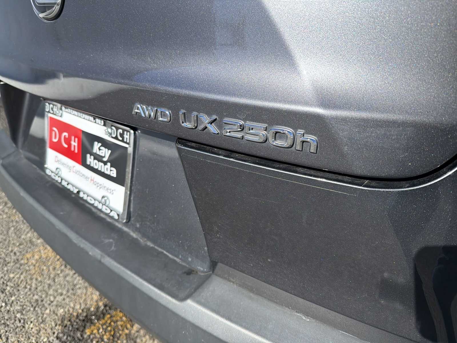 Thumbnail: 2023 Lexus UX - 18