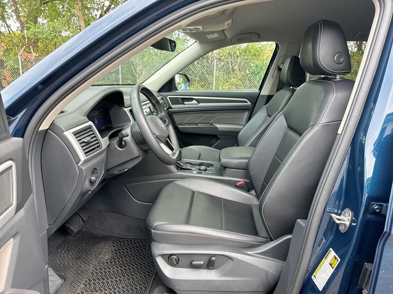 Thumbnail: 2022 Volkswagen Atlas - 11