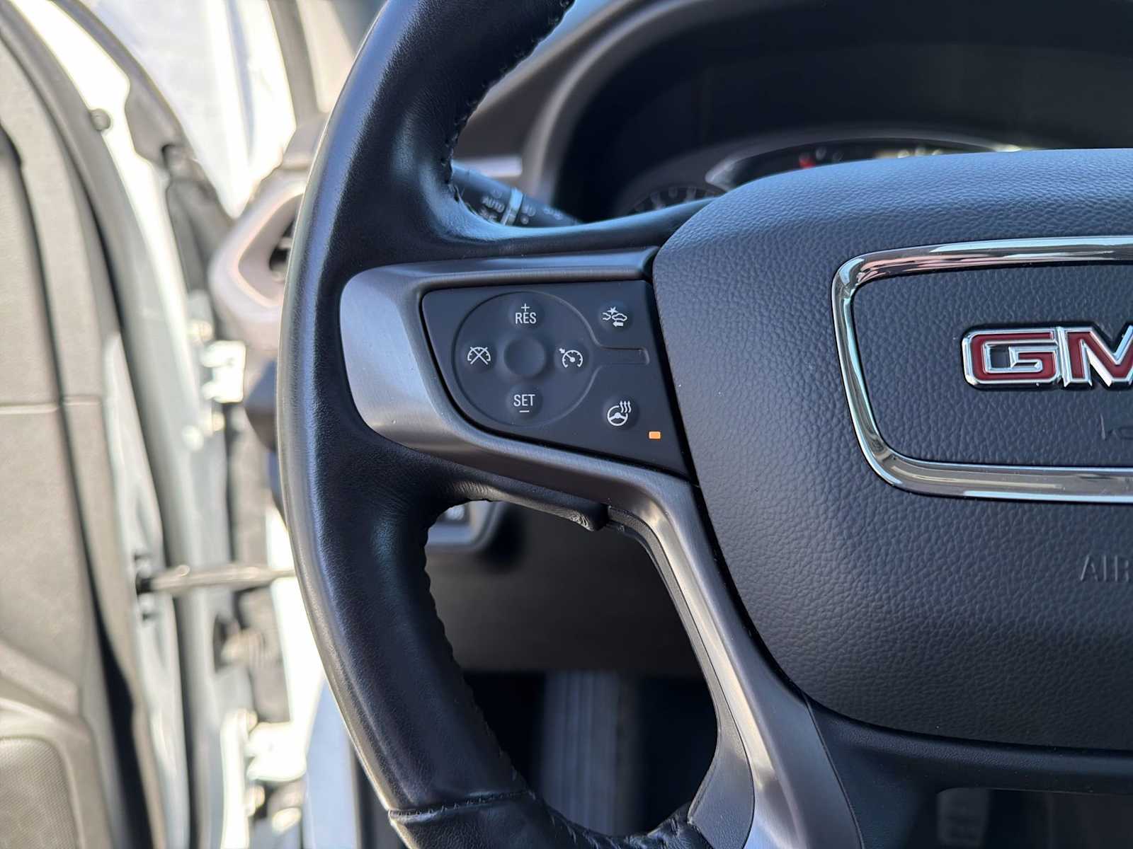 Thumbnail: 2022 GMC Acadia - 25