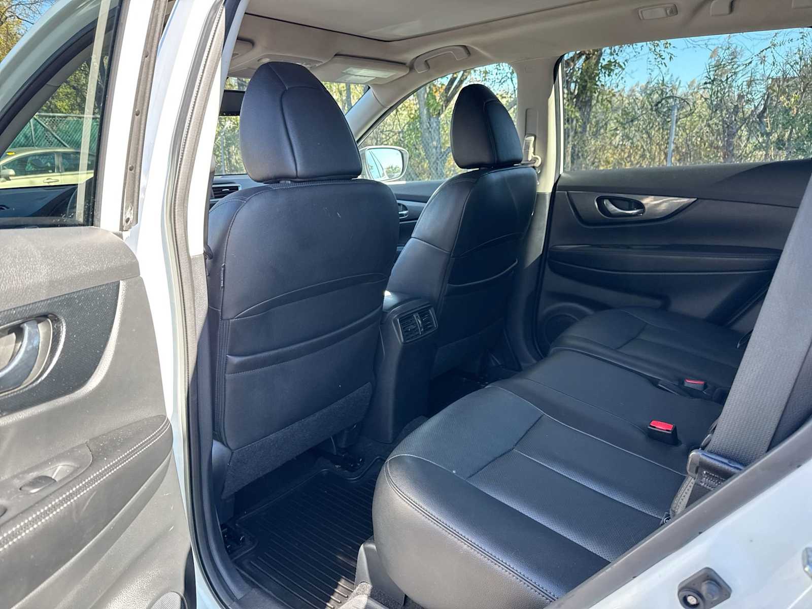 Thumbnail: 2016 Nissan Rogue - 12