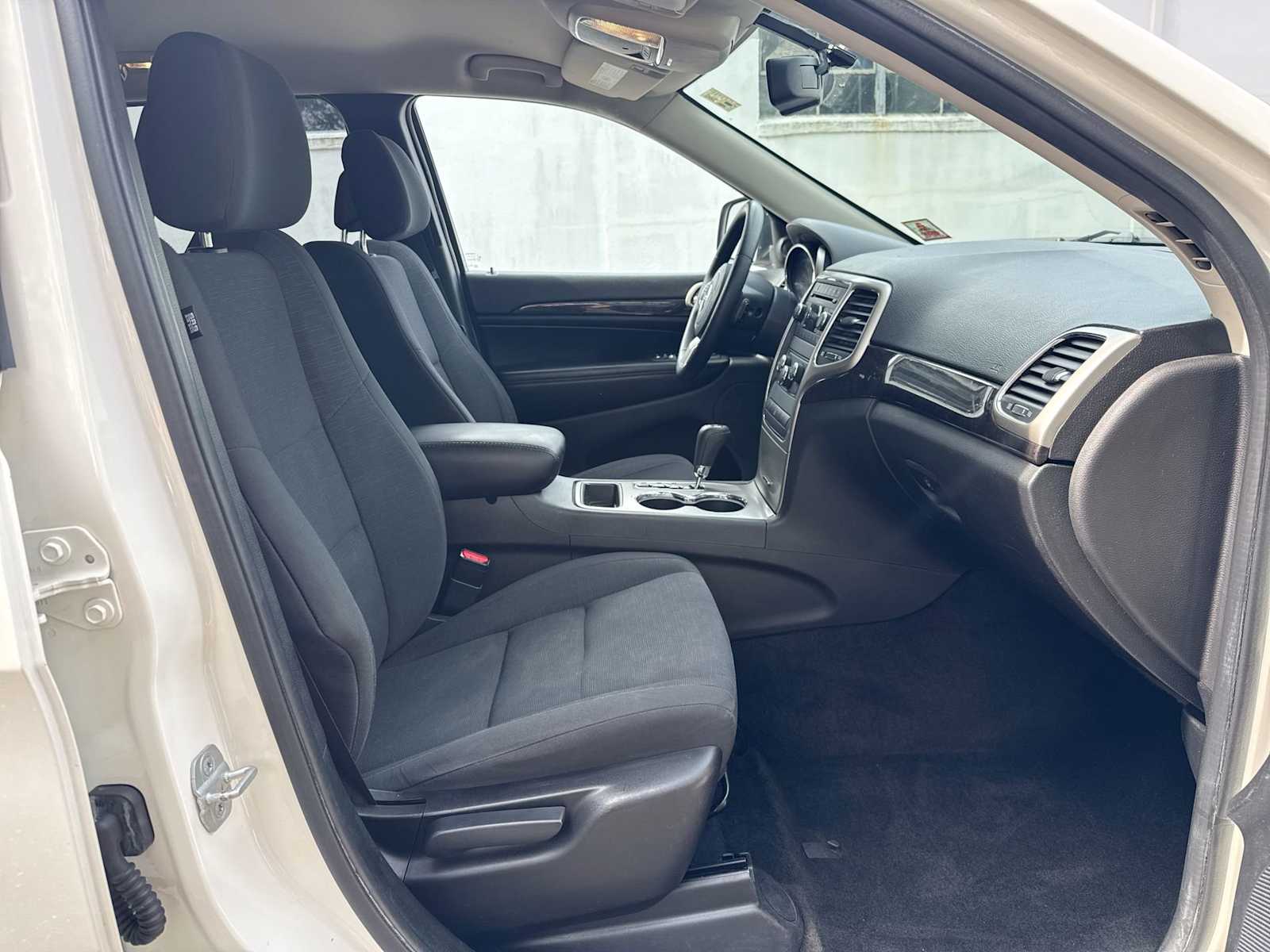 Thumbnail: 2012 Jeep Grand Cherokee - 15