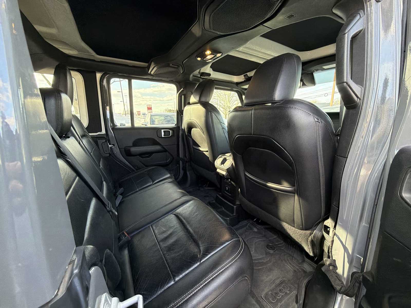 Thumbnail: 2019 Jeep Wrangler - 14