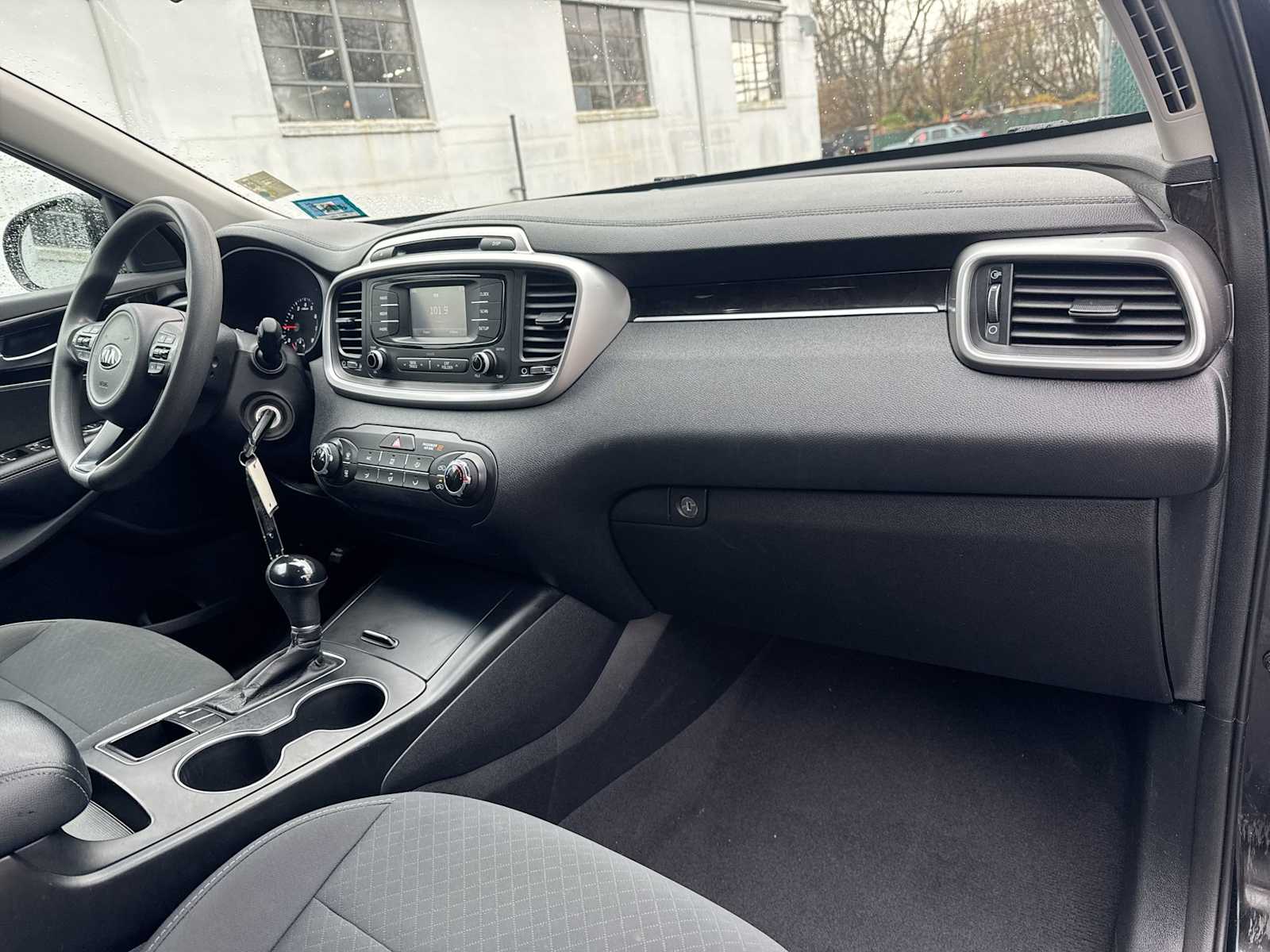 Thumbnail: 2017 Kia Sorento - 16