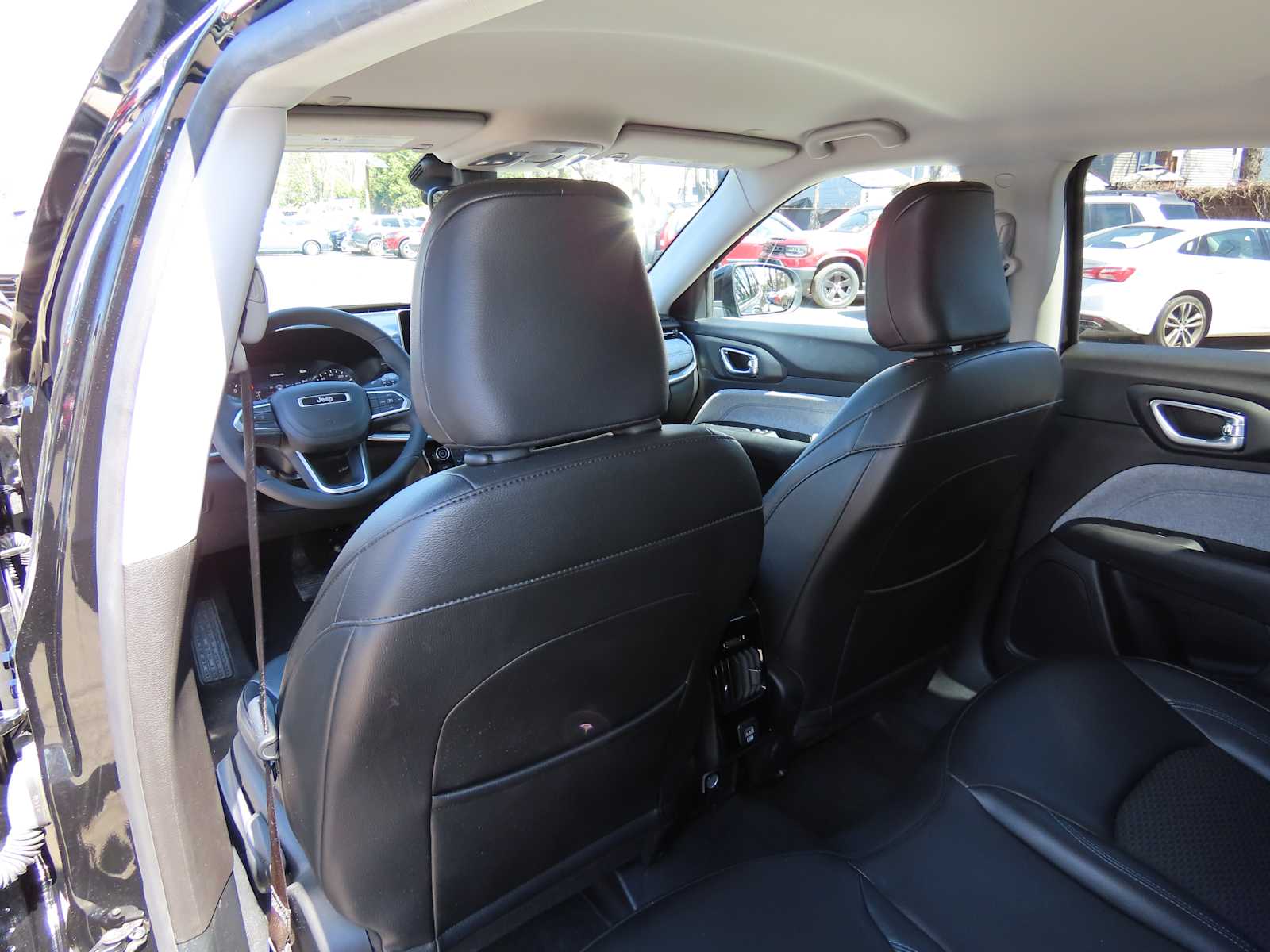 Thumbnail: 2022 Jeep Compass - 16