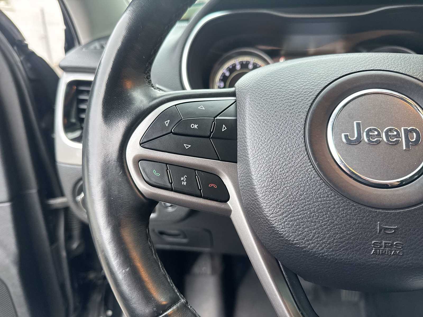 Thumbnail: 2019 Jeep Cherokee - 24