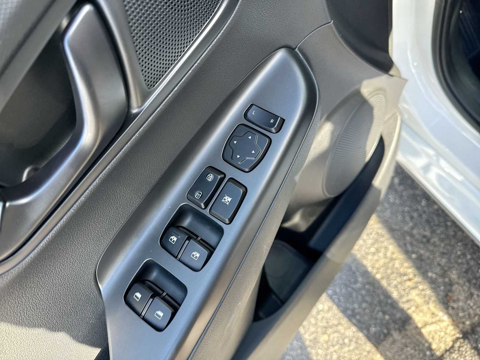 Thumbnail: 2022 Hyundai Kona - 22