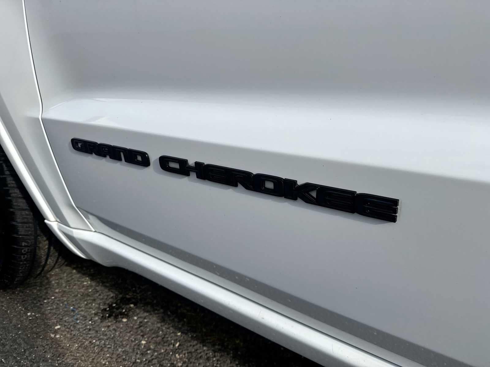 Thumbnail: 2017 Jeep Grand Cherokee - 18