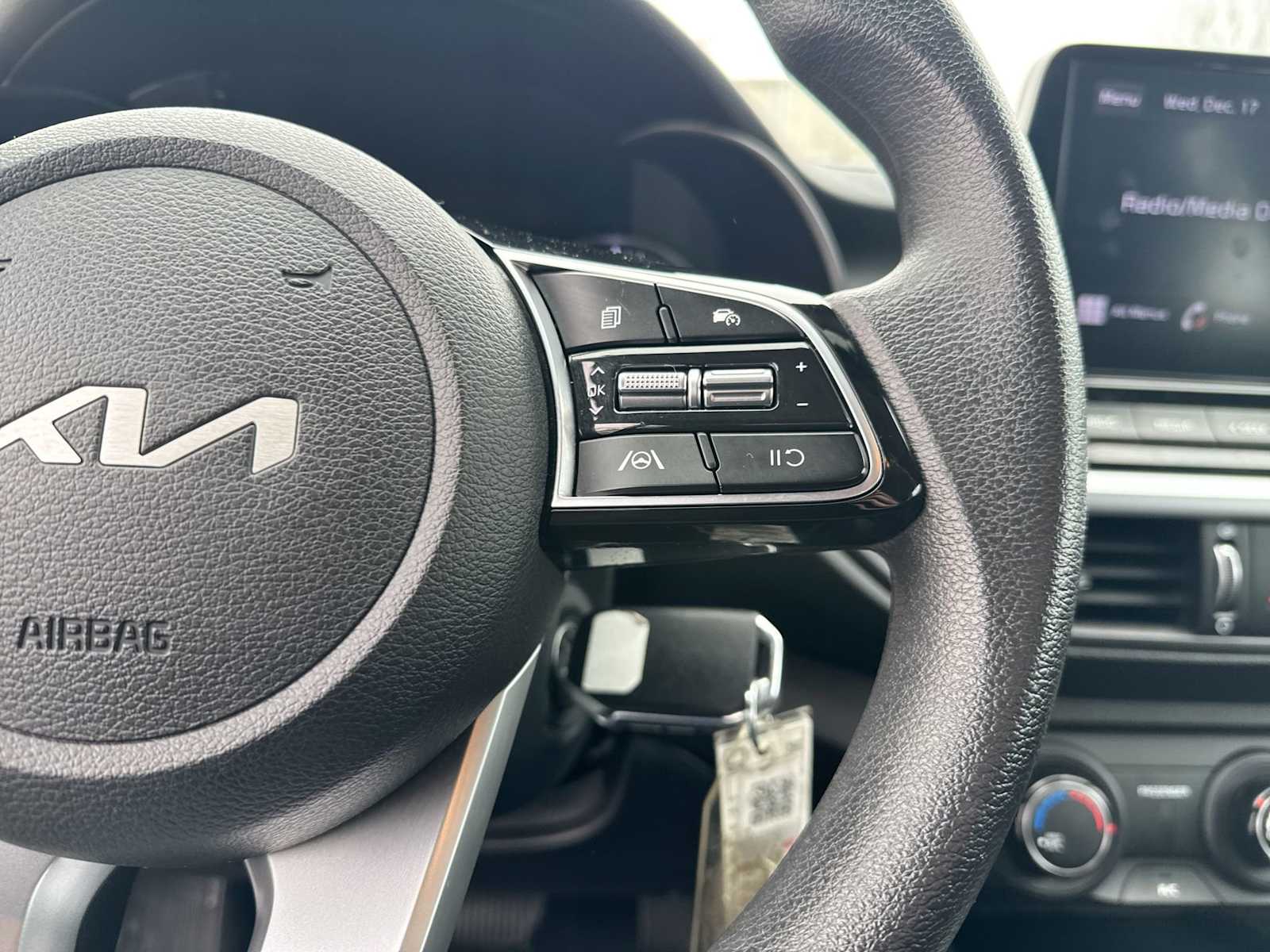 Thumbnail: 2022 Kia Forte - 25