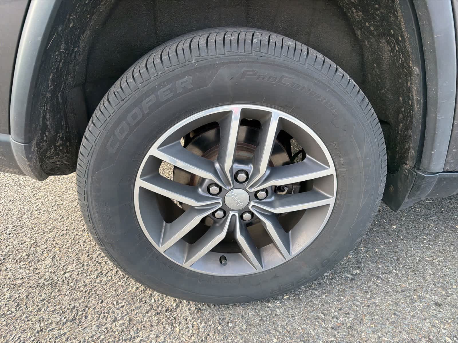 Thumbnail: 2017 Jeep Grand Cherokee - 27