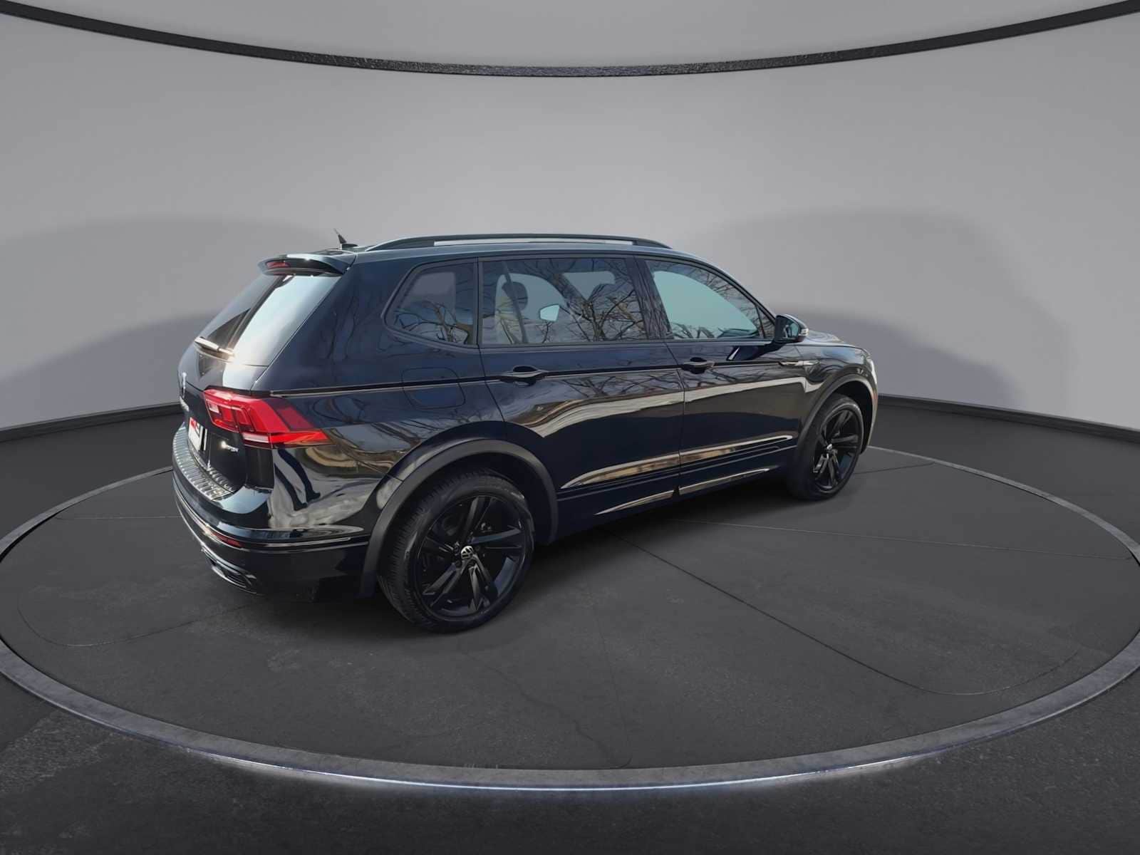 Thumbnail: 2024 Volkswagen Tiguan - 8