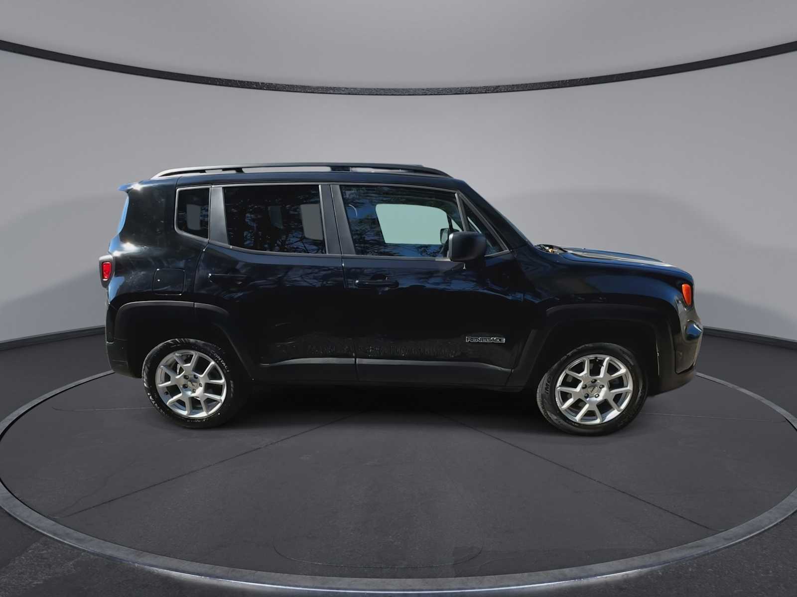 Thumbnail: 2022 Jeep Renegade - 9
