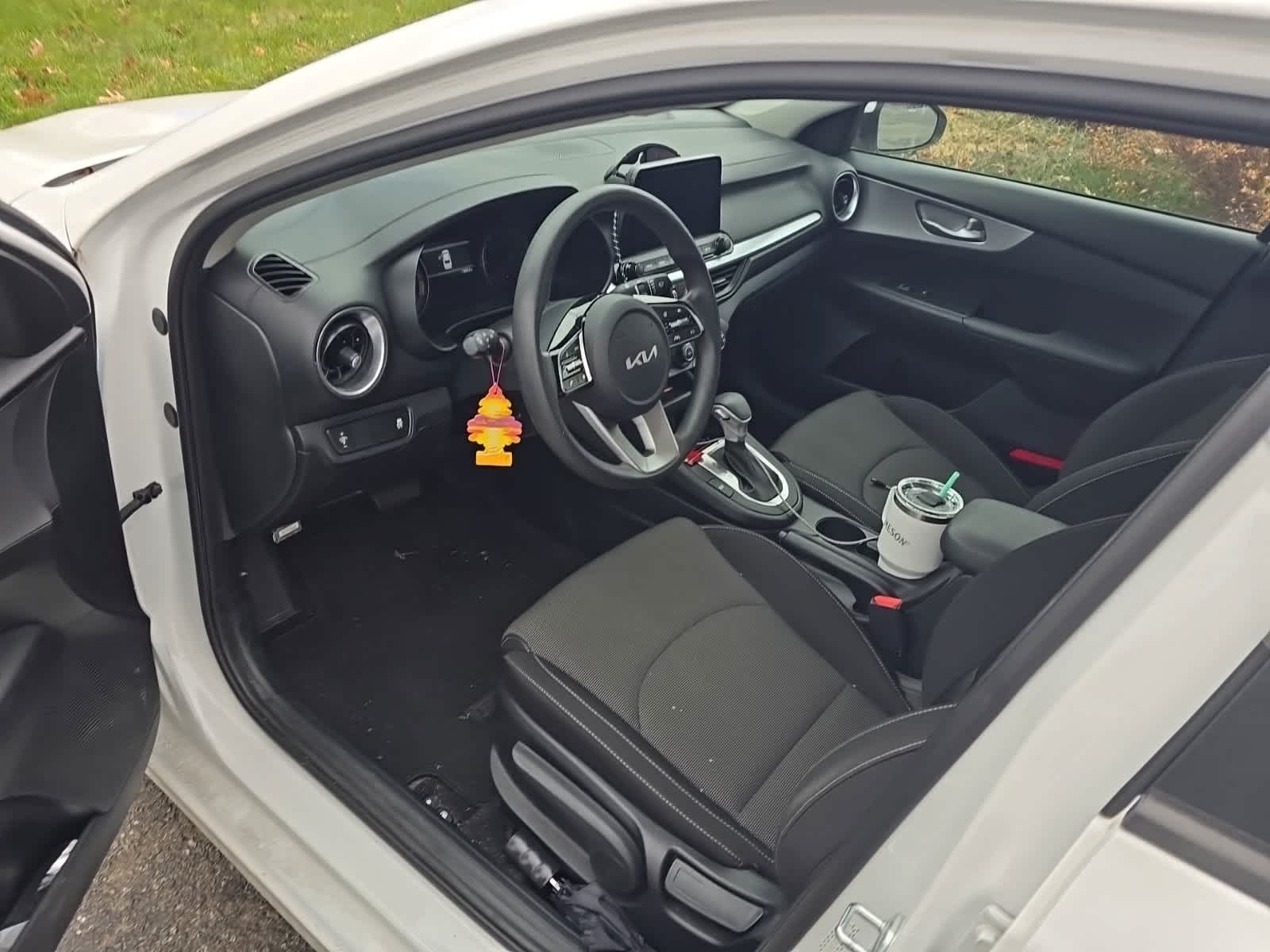 Thumbnail: 2022 Kia Forte - 13