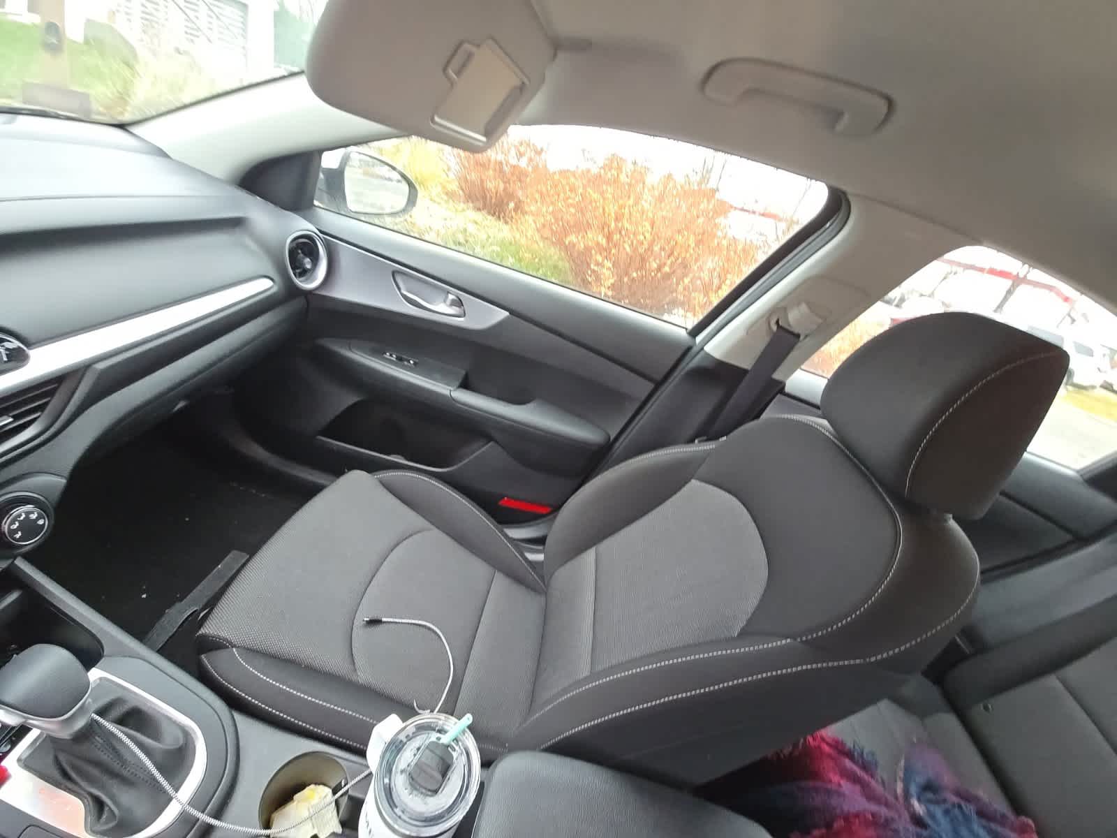 Thumbnail: 2022 Kia Forte - 24