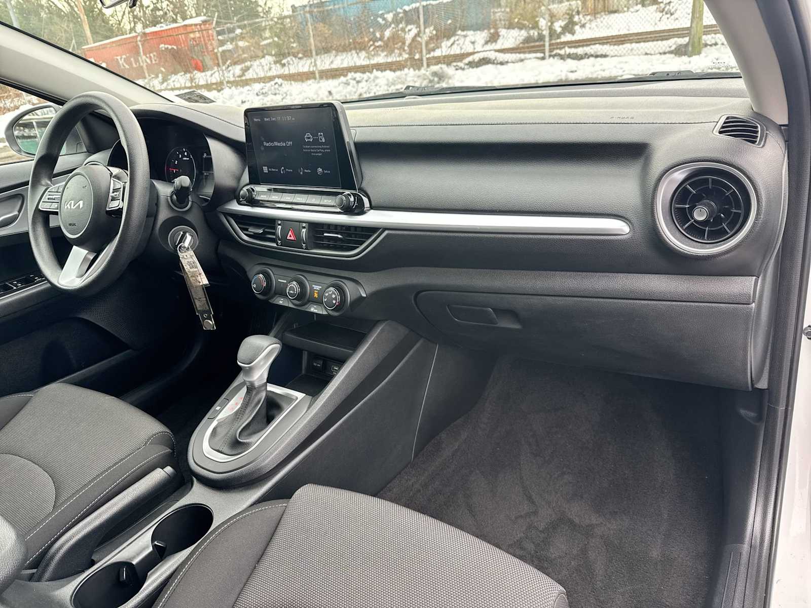 Thumbnail: 2022 Kia Forte - 16